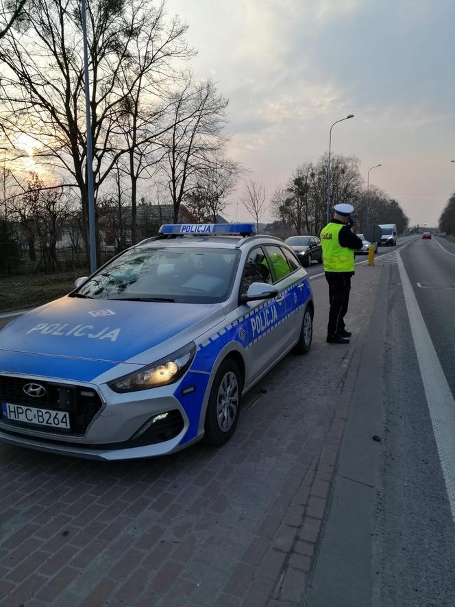 Policjanci z grupy "Speed" na "trasie śmierci" koło Torunia. Zdjęcia z akcji