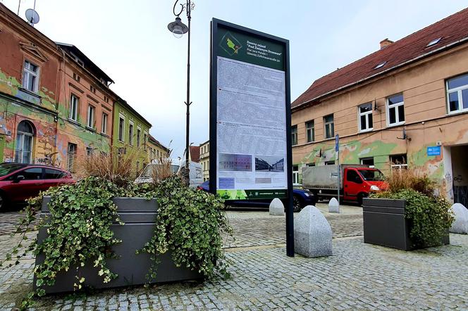 Nowe tablice informacyjne na deptaku