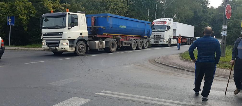 Blokada drogi przed wysypiskiem śmieci w Sosnowcu 