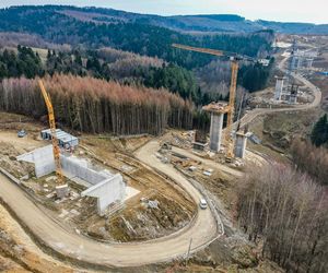 Na Podkarpaciu powstaje gigant! Samochody pojadą 80 metrów nad ziemią