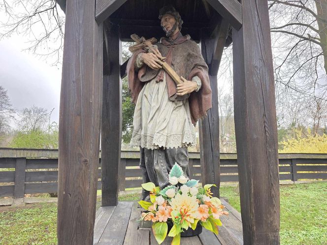 Zabytkowy kościół św. Sebastiana w Kosinie