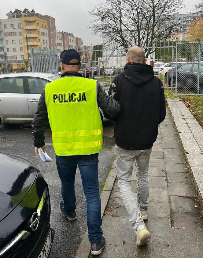 Nakradli drożdżówek w bydgoskiej cukierni. Łupy rozsypał im się przed kamerą monitoringu [ZDJĘCIA]