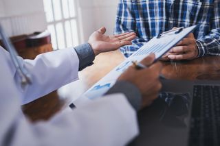 Nie wstydź się, tylko działaj. 3 dolegliwości, o których niechętnie mówimy, a warto, bo jest metoda