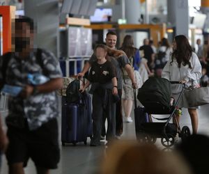 Marcin Hakiel z rodziną lecą na wakacje