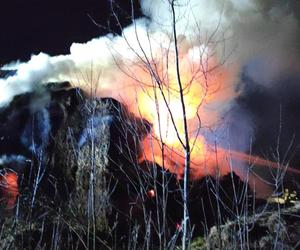 Ogromy pożar we Fromborku. Płonęło kilkaset sztuk kostek słomy [ZDJĘCIA]