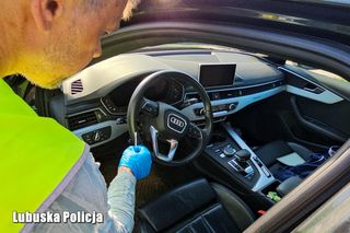 Szalony pościg za złodziejem audi. 18-latek wjechał w znak i wciąż próbował uciekać!