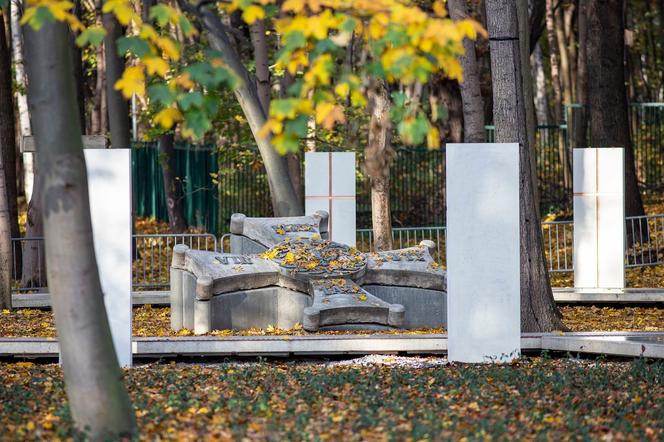 Pożegnanie bohaterskich obrońców. Uroczystości pogrzebowe na Westerplatte