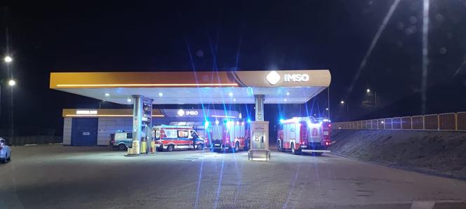 Skoda wjechała w stację benzynową