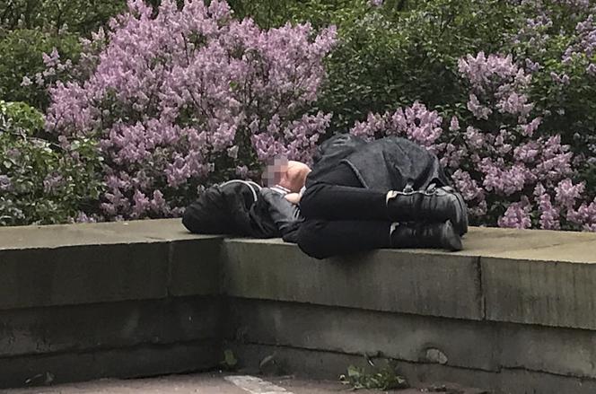 Córka Zbigniewa Wodeckiego koczuje pod szpitalem_1PUBL