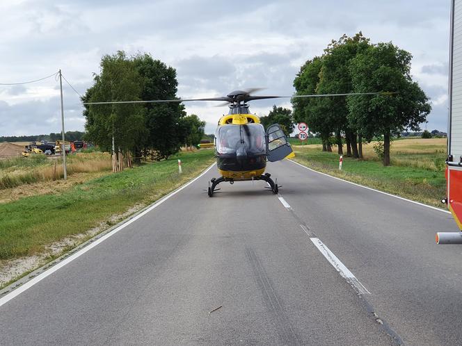 Makabryczny wypadek pod Ostrowią Mazowiecką! Cztery karetki i śmigłowiec zabrały ciężko rannych [ZDJĘCIA]