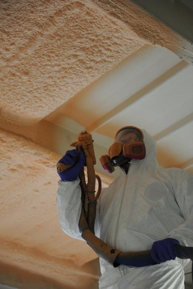 Izolacja budynku – dlaczego warto wybrać piankę EXY Spray firmy Honter