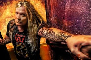 Sebastian Bach (eks-Skid Row) nie wytrzymał i wyrzucił fankę z koncertu. Co się wydarzyło?