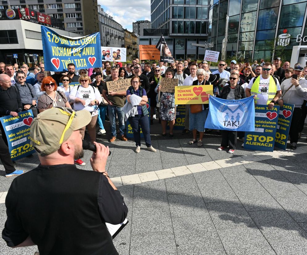 Protest przeciw alienacji rodzicielskiej na ulicach Warszawy. Nie zamierzamy dłużej milczeć