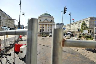 Wrócił ruch na obie jezdnie Placu Trzech Krzyży. Inwestycja mocno opóźniona