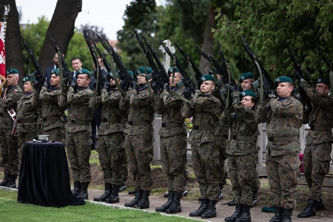 Po 80 latach doczekał się godnego pochówku. „Sosna” spoczął wśród żołnierzy niezłomnych w Bydgoszczy