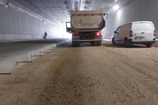 Betonowanie nawierzchni tunelu w Zielonkach na północnej obwodnicy Krakowa