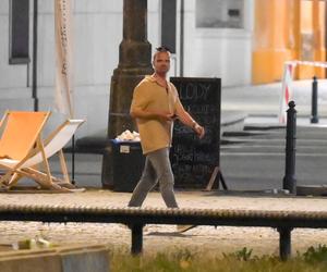 Hakiel bawi się, a nie pije