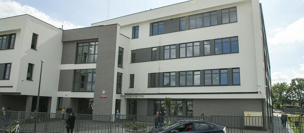 Wawerska szkoła z koronawirusem