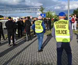 Premier reaguje na doniesienia o migrantach. Szykuje odprawę z SG, wojskiem i policją