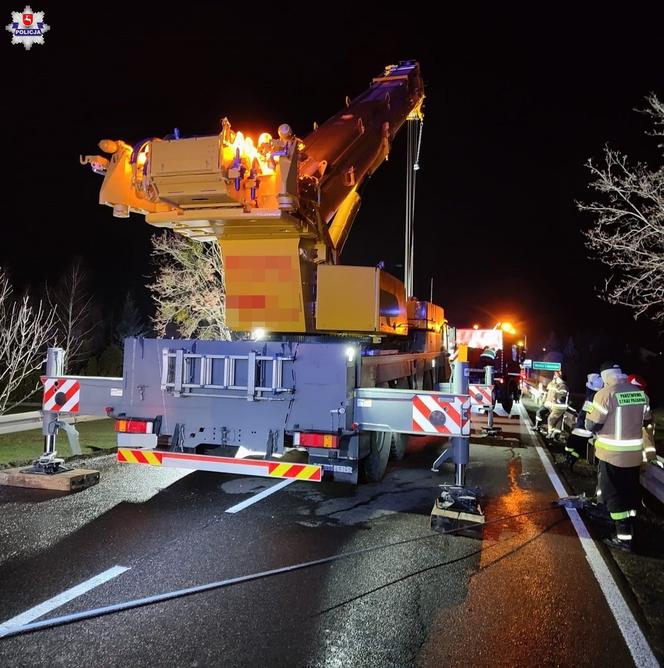 Cysterna z paliwem uderzyła w barierę energochłonną. Droga była zablokowana przez kilka godzin