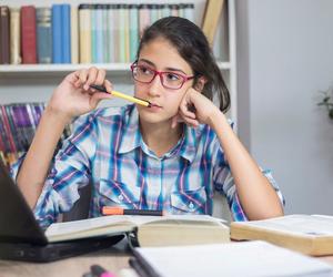 HiT: pedofilia i werbalna pornografia w szkolnym podręczniku?! Eksperci załamują ręce