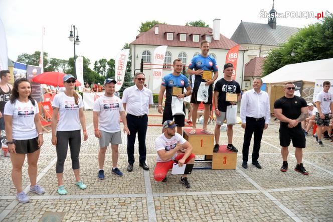 Policjanci z Katowic robią cuda na drążku! Najlepiej w całym kraju [ZDJĘCIA]