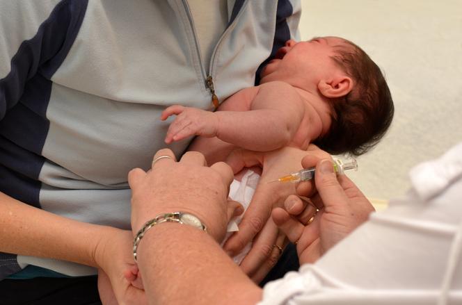 Na tę decyzję wielu czekało, ruszają szczepienia na COVID-19 najmłodszych dzieci. Jak się zapisać?
