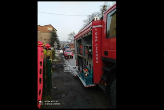 Ciężarówka pod Krakowem RĄBNĘŁA w dom! Strażacy ROZCINALI kabinę, by wyciągnąć kierowcę 