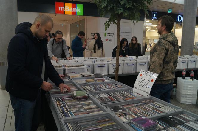 Zimowy Kiermasz Płyt Winylowych w Bydgoszczy. Czarne krążki przyciągnęły tłumy! 