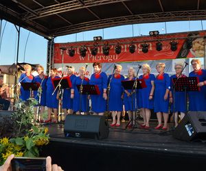 W konkursie na najlepsze pierogi w powiecie Siedleckim w 2025 roku zwyciężył męski zespół KGW „Sami Swoi” z Kotunia! 