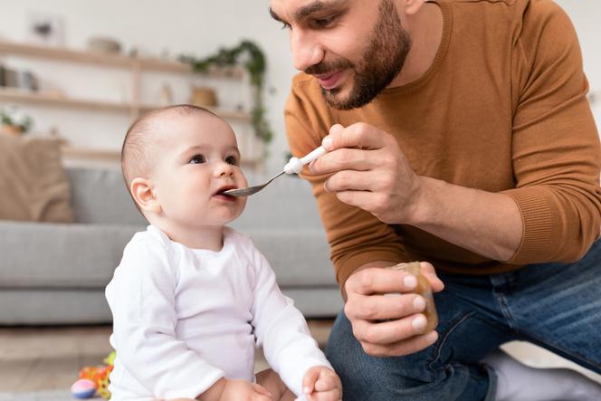 Jak nauczyć dziecko jedzenia łyżeczką?
