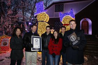 Mają rekord Guinnessa w świątecznym oświetleniu domu
