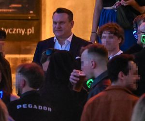 Nocne zabawy europosła PiS. Dominik Tarczyński szalał do świtu