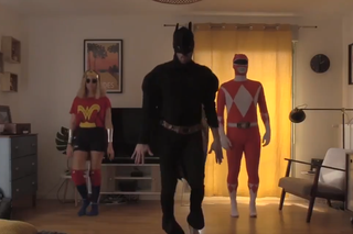 Koronawirus: Siatkarz Jatrzębskiego Węgla... Batmanem! Zachęca, by zostać w domu [WIDEO]