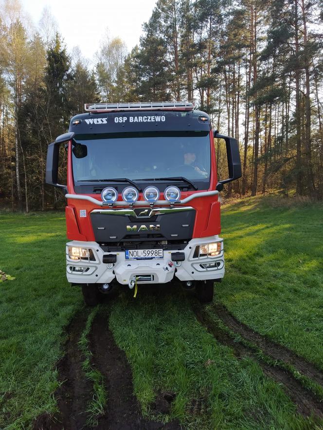 Koń utknął w bagnie. Dramatyczna akcja strażaków