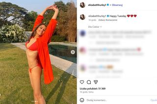 Emerytka Liz Hurley wygina się w bikini. Pozuje w luksusowej willi ojca kontrowersyjnej gwiazdy