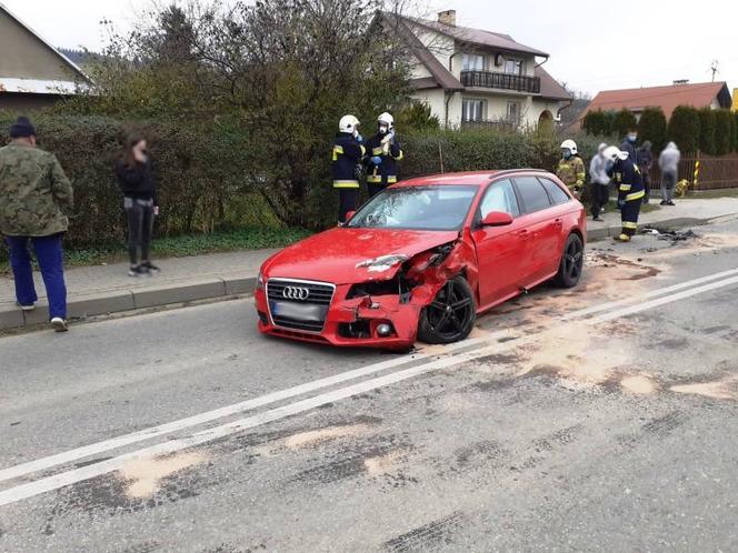 Jedna osoba w szpitalu po WYPADKU w Kąclowej! Peugeot TOTALNIE rozbity!