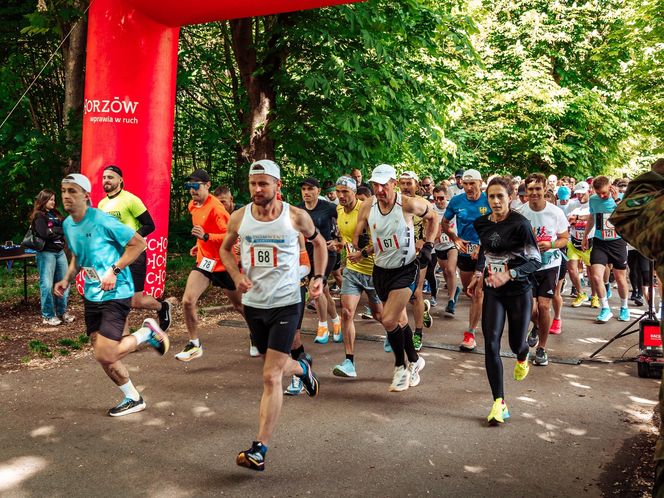 Sportowe emocje w Chorzowie. 150 biegaczy wystartowało w 6. edycji Chorzowskiej Dychy