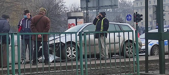Kraków: kierowca wjechał w przystanek