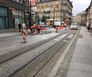 Trwa naprawa torowiska na Wybickiego w Grudziądzu