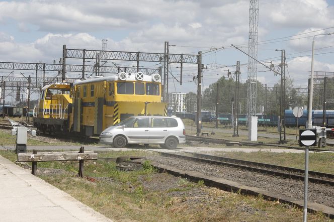 Kontrolowane zderzenie pociągu z osobówką