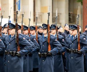Policjantki i policjanci złożyli ślubowanie. 126 funkcjonariuszy zasiliło śląski garnizon