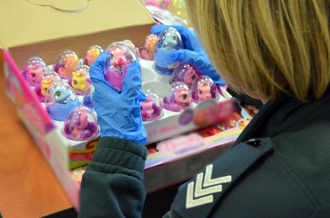 Trzeba zniszczyć lalki i figurki zwierząt. Te zabawki mogły powodować astmę 