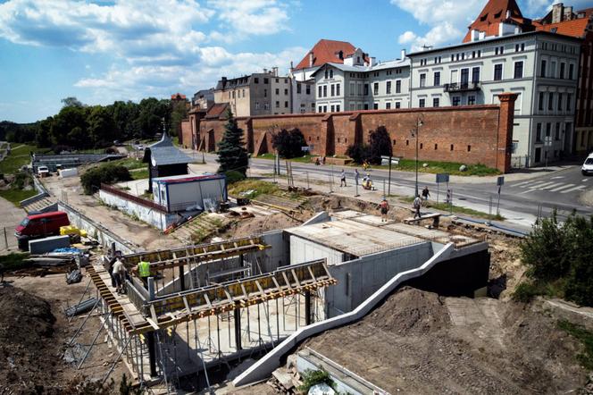 Toruń. Gigantyczny spór o pawilony na Bulwarach. Prezydent Zaleski odpowiada na oświadczenie NID