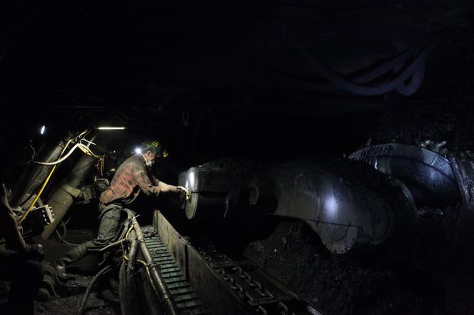 Tragiczny wypadek w kopalni Staszic-Wujek. Górnik został zakleszczony w kabinie lokomotywy. Nie przeżył