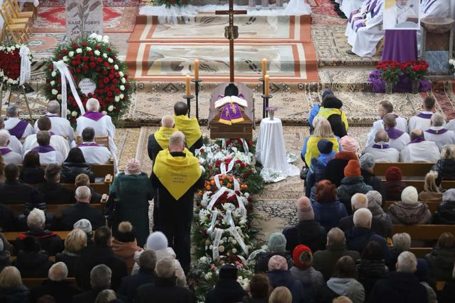 Pogrzeb brutalnie pobitego księdza Lecha. Poruszające słowa arcybiskupa. "Módlmy się za sprawcę"