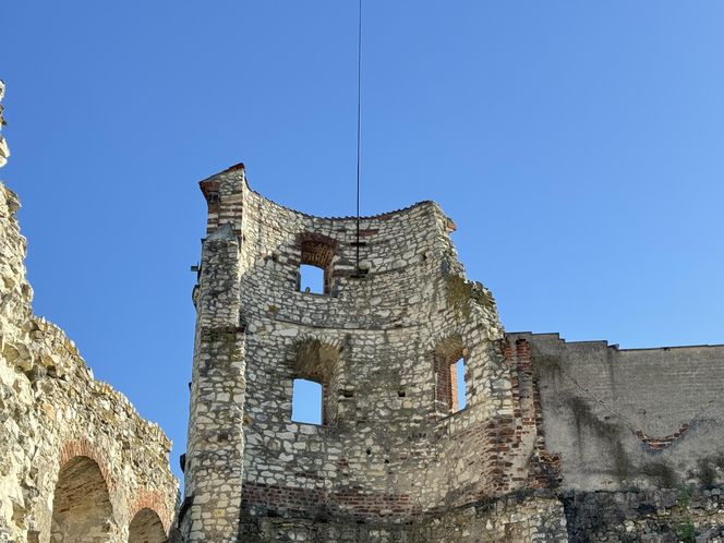 Pomysł na wycieczkę z całą rodziną. Odwiedźcie zamek w Janowcu! [ZDJĘCIA]