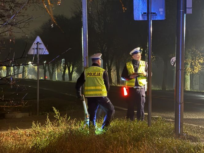 Tragedia na DK92. Kierowca potrącił młodą dziewczynę i uciekł. Trwają poszukiwania ciemnego auta