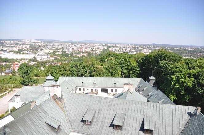 Panorama Kielc z wieży klasztornej na Karczówce