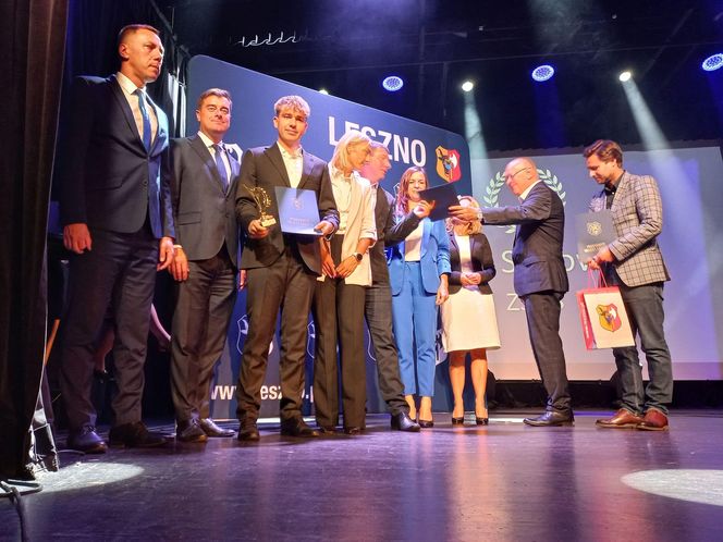 Wręczono Leszczyńskie Laury Oświaty. Zdolnym uczniom ze szkół w Lesznie